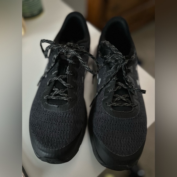 Under Armour Charged Escape Sneakers - Picture 4 of 5